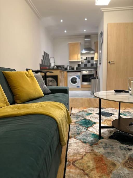 Entire Flat In Ealing Appartement Londen Buitenkant foto