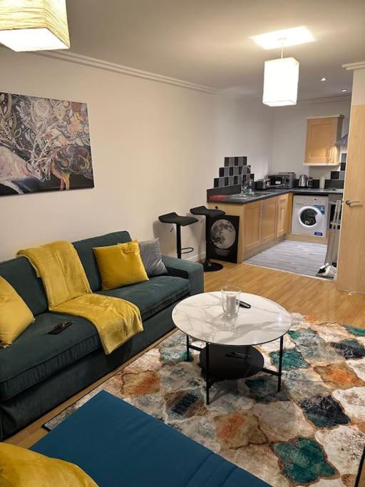 Entire Flat In Ealing Appartement Londen Buitenkant foto