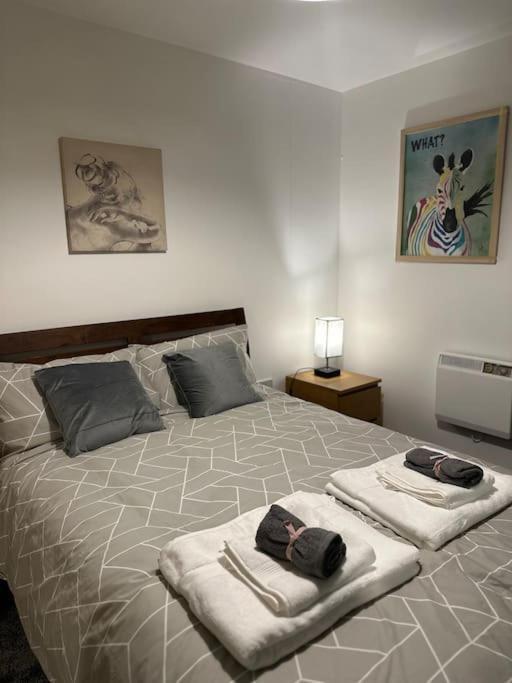 Entire Flat In Ealing Appartement Londen Buitenkant foto