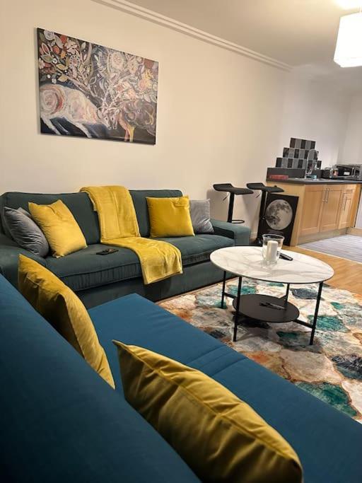 Entire Flat In Ealing Appartement Londen Buitenkant foto